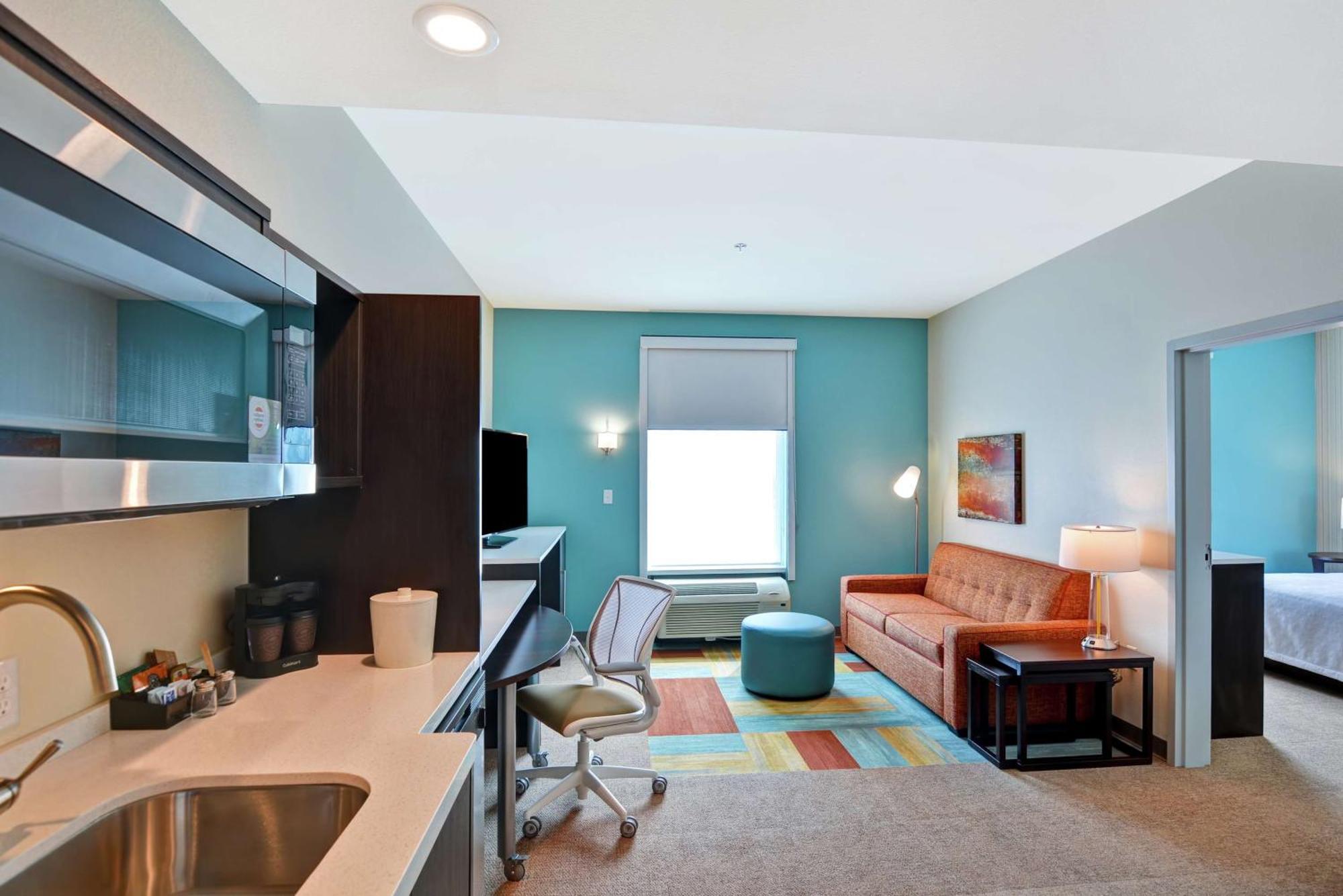 King Suite - Mobility and Hearing Access/Non-Smoking